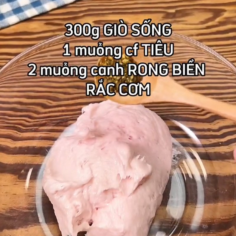Bước 1 Ướp giò sống Chả giò rong biển (Công thức được chia sẻ từ TikTok Cách Nấu Ngon cùng Cách Nấu Ngon)