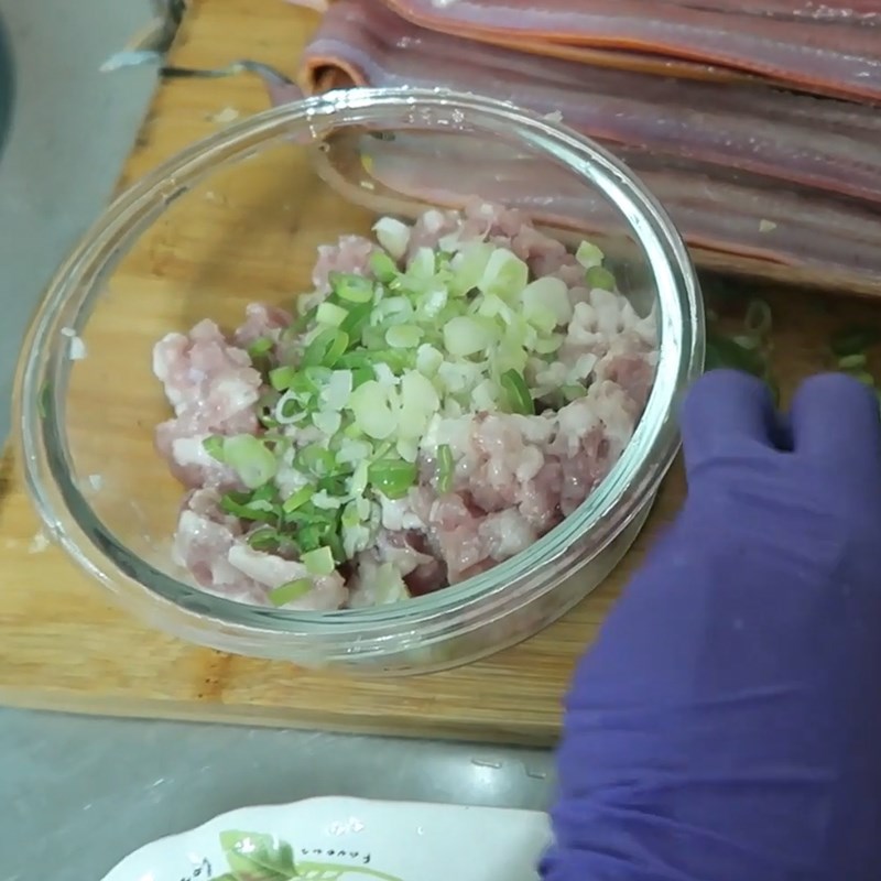 Bước 2 Ướp thịt Lươn cuốn lá lốt