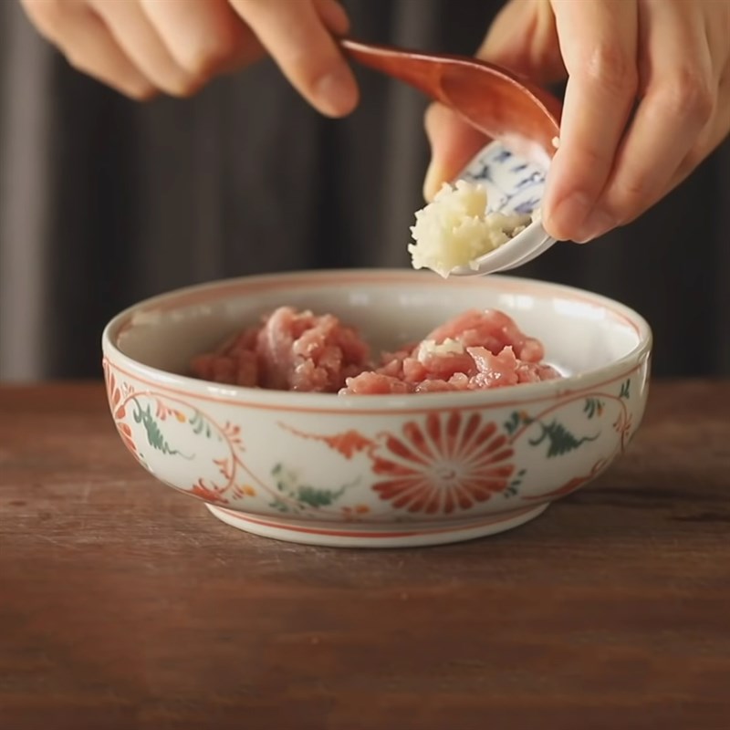 Bước 2 Ướp thịt băm Cà tím nhồi thịt chiên giòn sốt cay