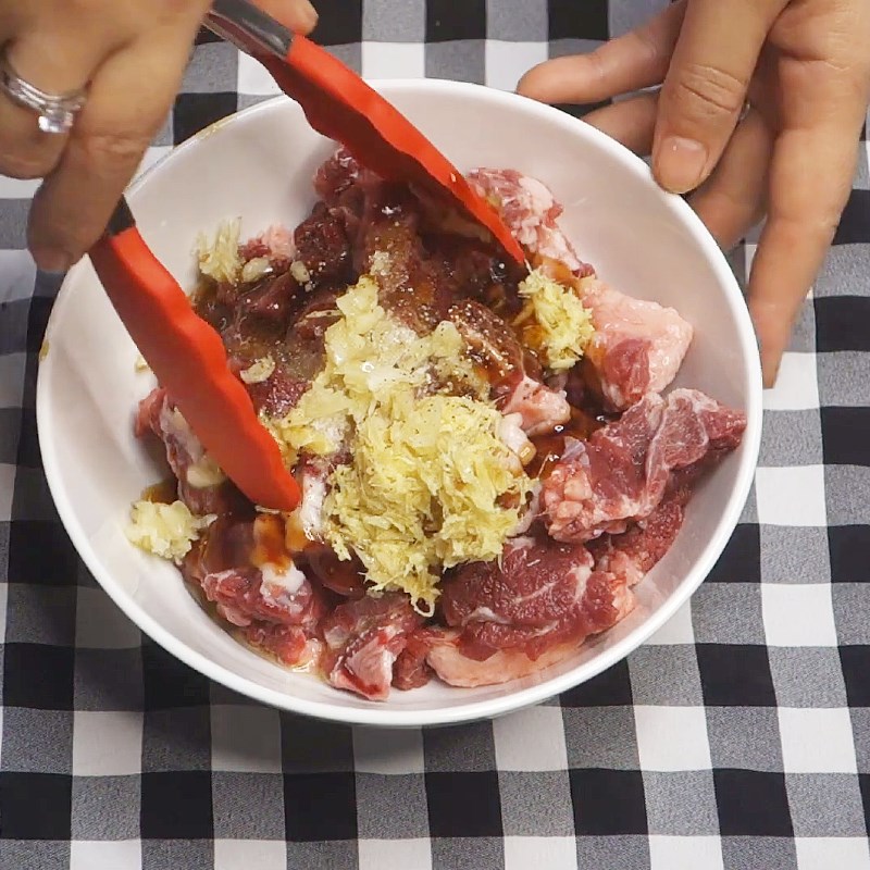 Bước 2 Ướp thịt bò Cà ri bò kiểu Nhật