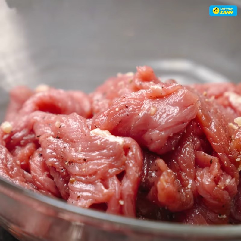 Bước 2 Ướp thịt bò Miến trộn Hàn Quốc