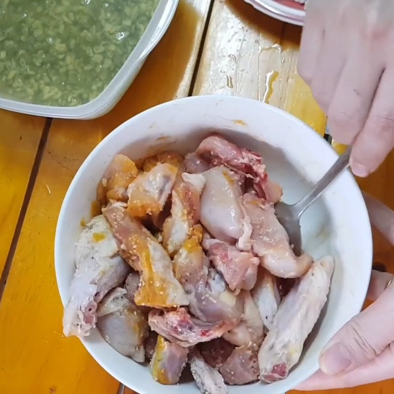 Bước 2 Ướp thịt gà Cháo gà đậu xanh