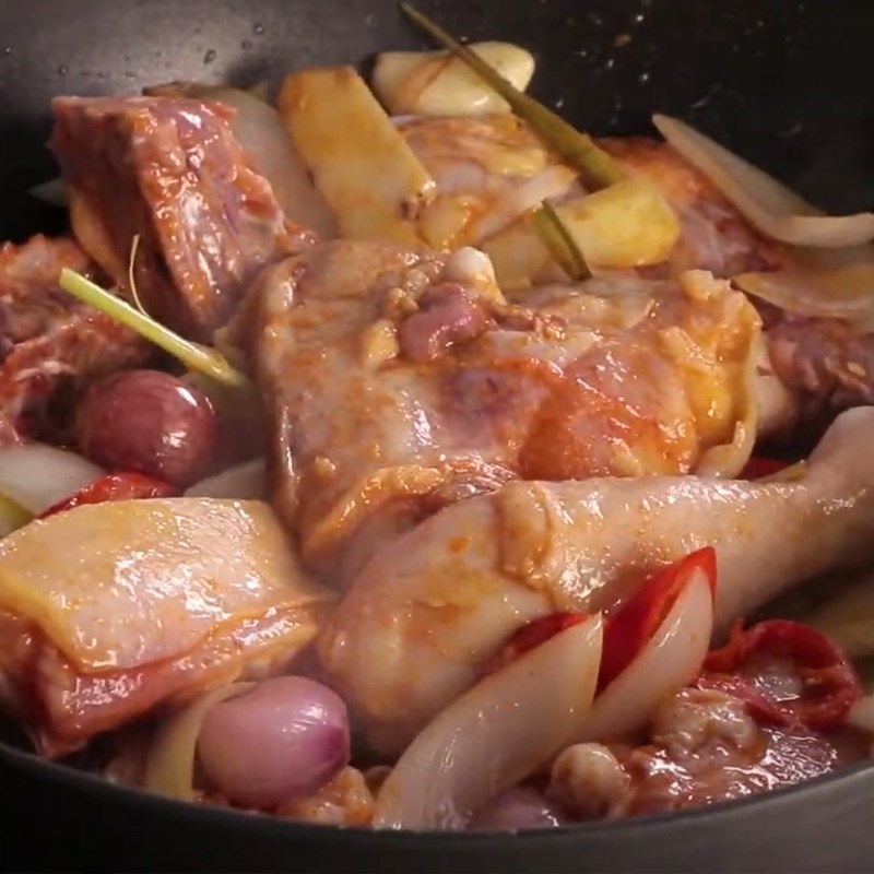 Bước 2 Ướp thịt gà Lẩu gà nấm chua cay