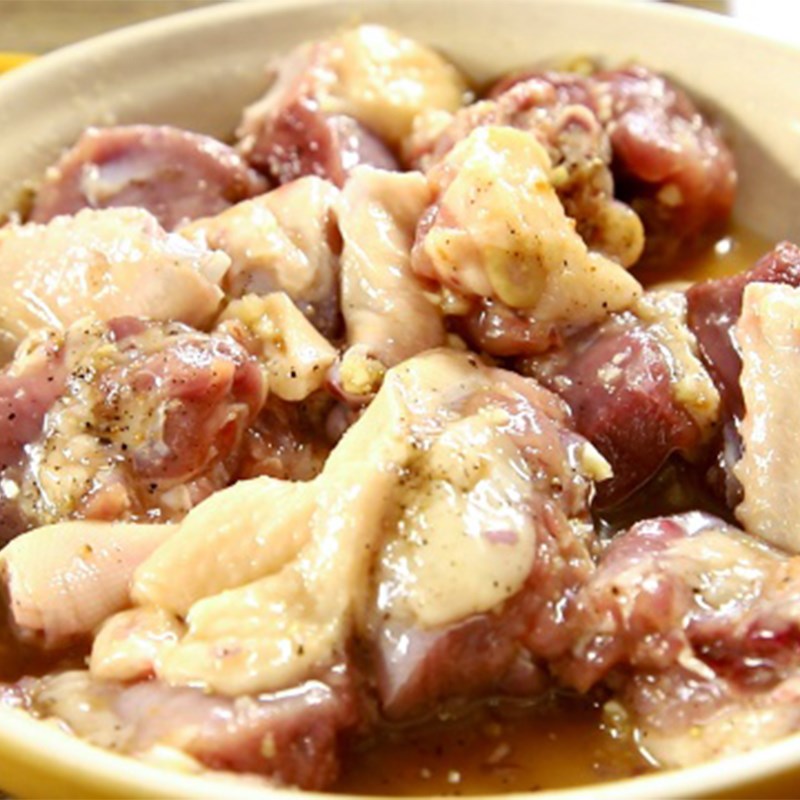 Bước 2 Ướp thịt vịt Canh vịt nấu măng