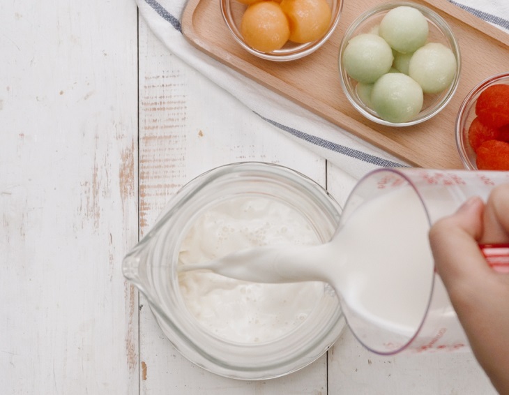 Bước 2 Làm đá sữa Bingsu trái cây