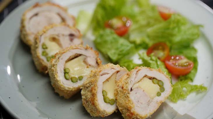 Bước 4 Thành phẩm Ức gà cuộn phô mai