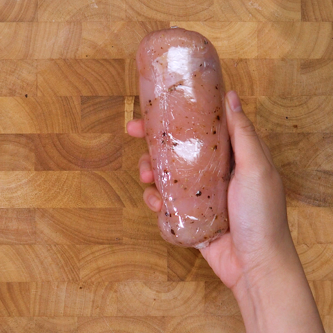 Bước 2 Cuộn gà Ức gà cuộn phô mai