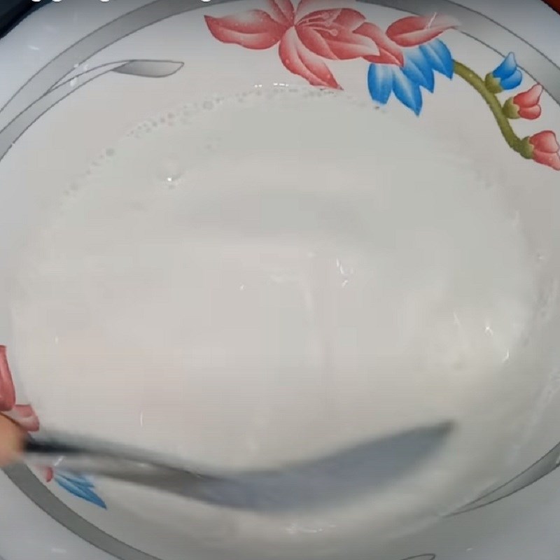Bước 2 Xào bột Thịt kho tàu chay