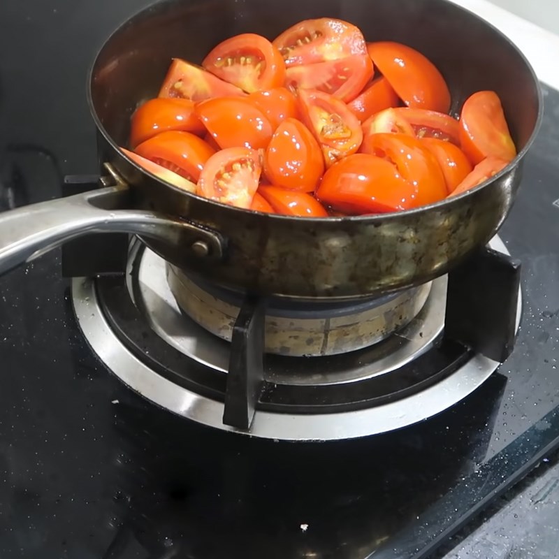 Bước 6 Xào cà chua Bún riêu cua đồng