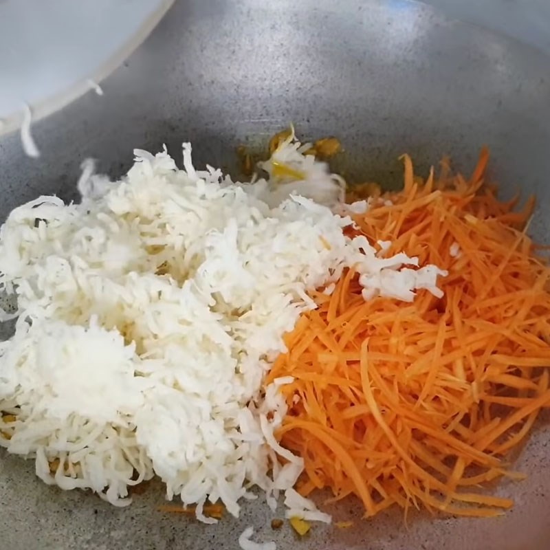 Bước 3 Xào củ sắn và cà rốt Bì cuốn chay từ tàu hũ ky và đậu hũ