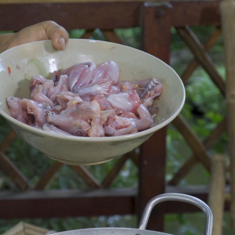 Bước 3 Xào ếch Lẩu ếch cơm mẻ