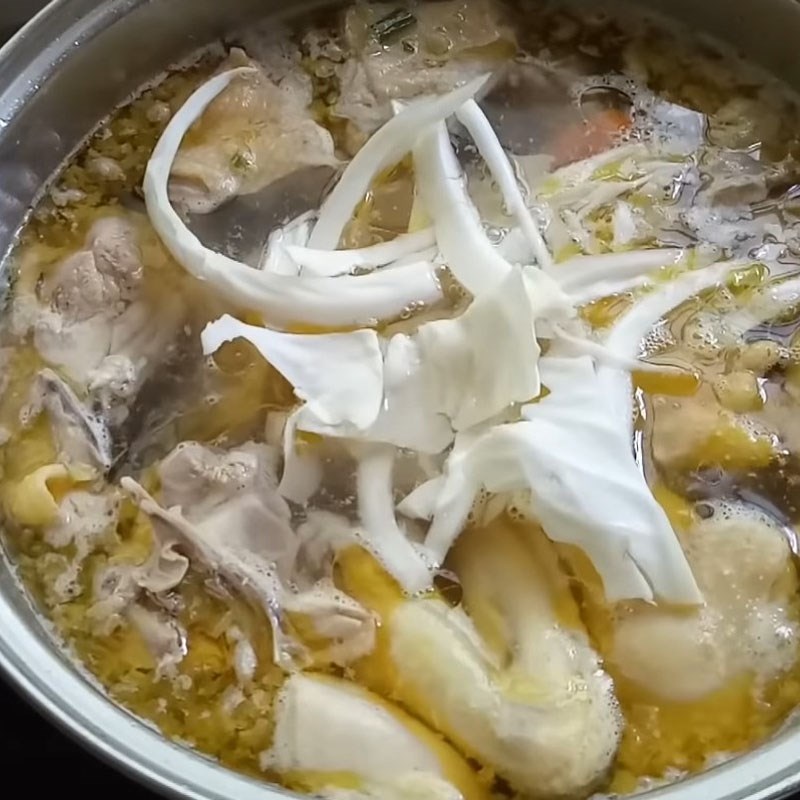 Bước 3 Xào gà Bánh canh bột xắt thịt gà
