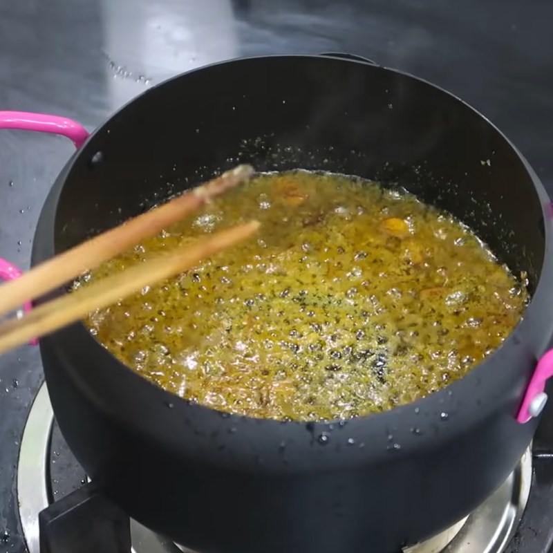 Bước 4 Xào gạch cua Bún riêu cua đồng