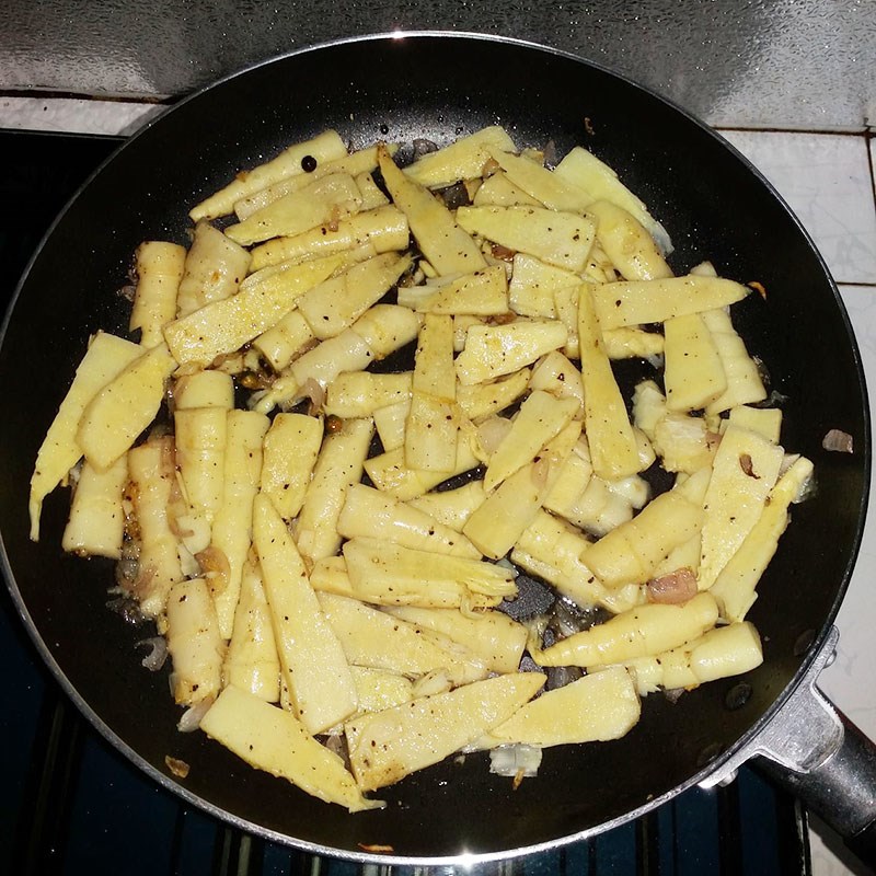 Bước 3 Xào măng Cá thu Nhật - cá saba kho măng le