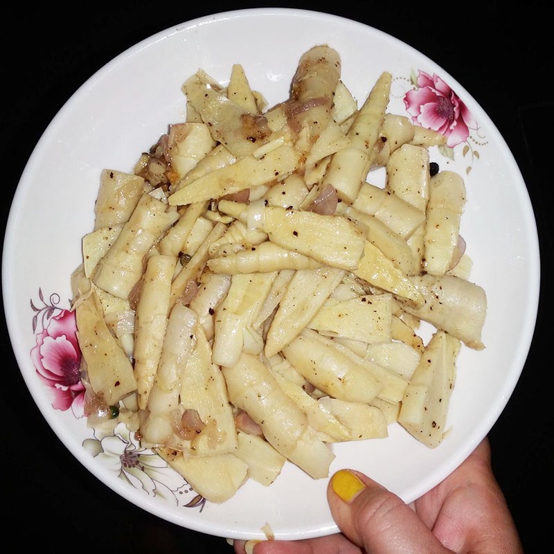 Bước 3 Xào măng Cá thu Nhật - cá saba kho măng le