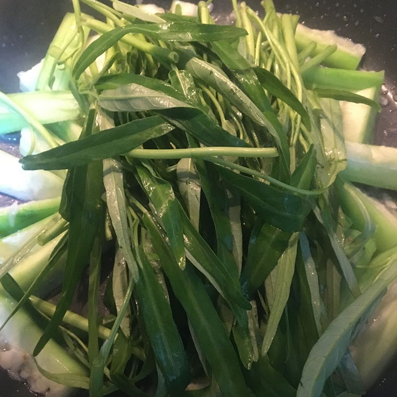 Bước 2 Xào mướp với rau muống Rau muống xào mướp hương