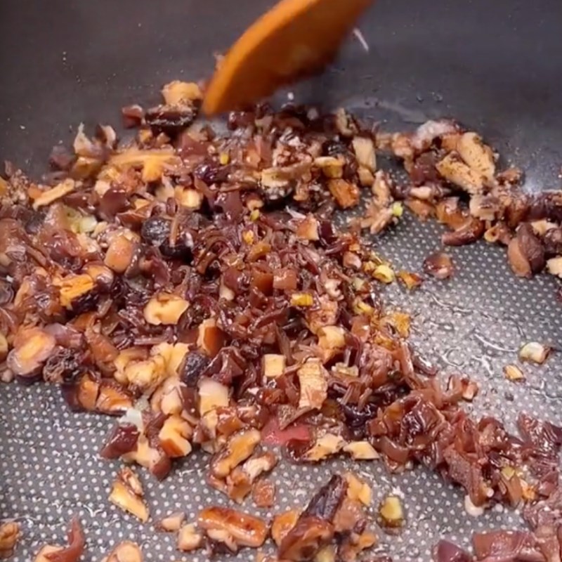 Bước 3 Xào nấm Xôi mặn chay (Công thức được chia sẻ bởi Tiktok Bếp chay XANH)