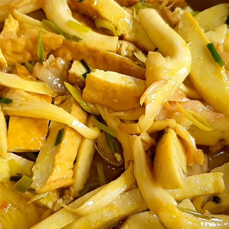 Bước 3 Xào nhân Bún cá Châu Đốc chay