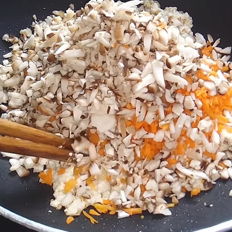 Bước 2 Xào nhân Bánh nậm chay nhân nấm