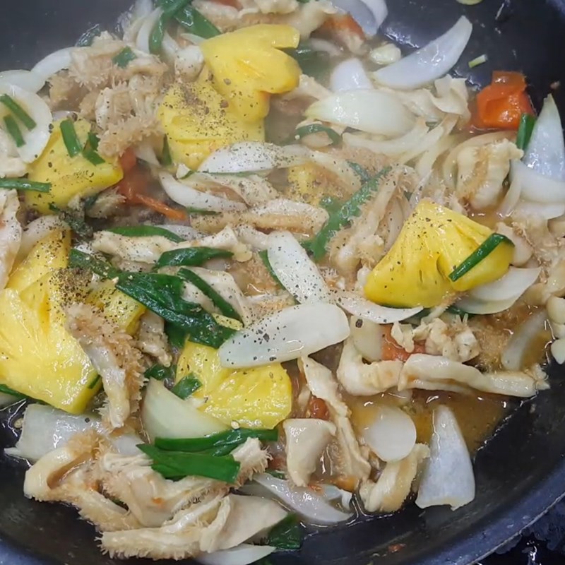 Bước 2 Xào sách bò Lòng bò xào dứa