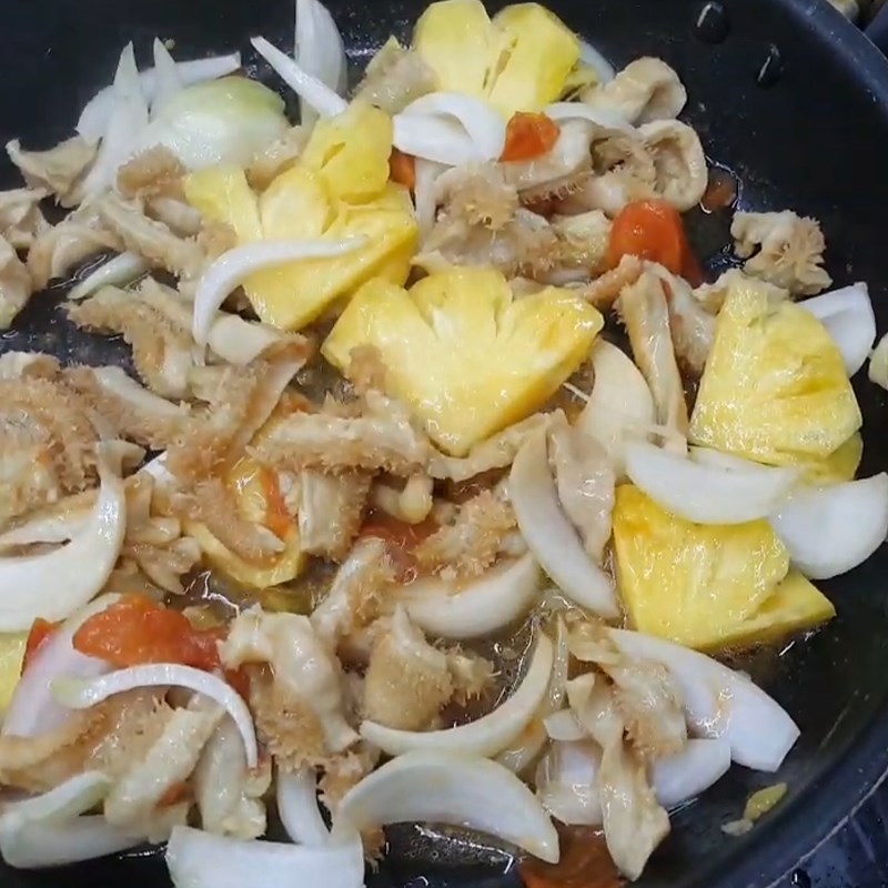 Bước 2 Xào sách bò Lòng bò xào dứa