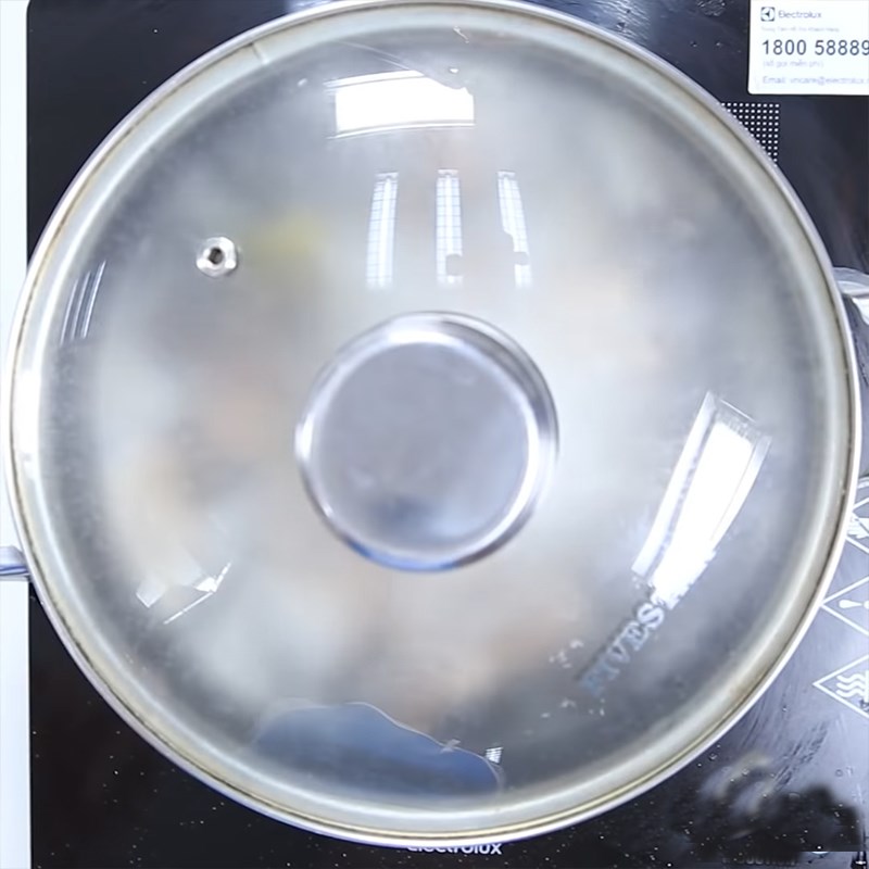 Bước 2 Xào sơ gân bò Gân bò hầm khoai tây cà rốt