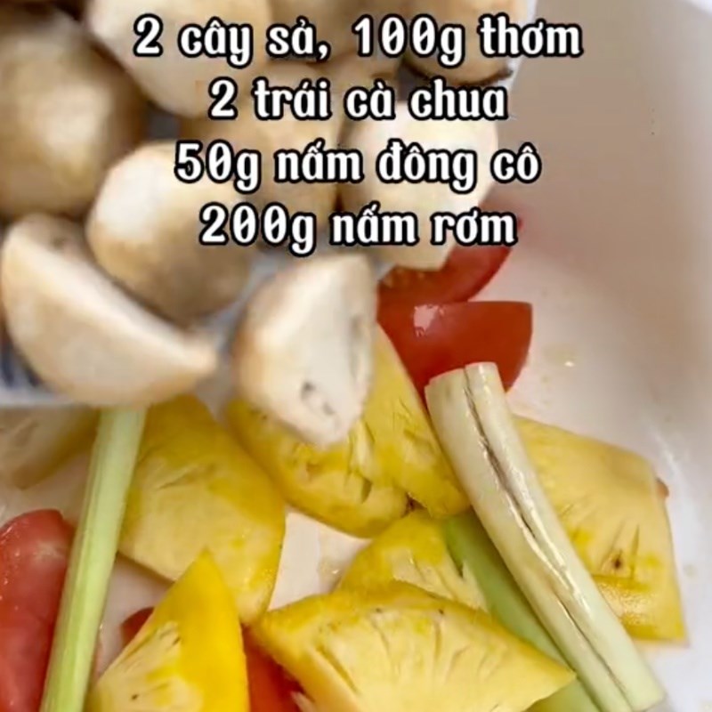 Bước 3 Xào sơ nguyên liệu Nui nấu nấm chay
