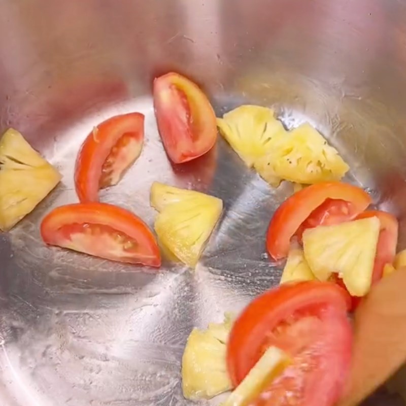 Bước 3 Xào sơ nguyên liệu Bánh canh nấm chay (Công thức được chia sẻ bởi Tiktok Bếp chay XANH)