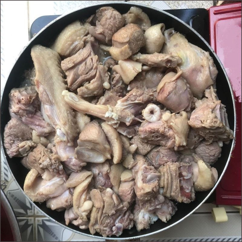 Bước 3 Xào sơ thịt vịt Vịt nấu măng tươi