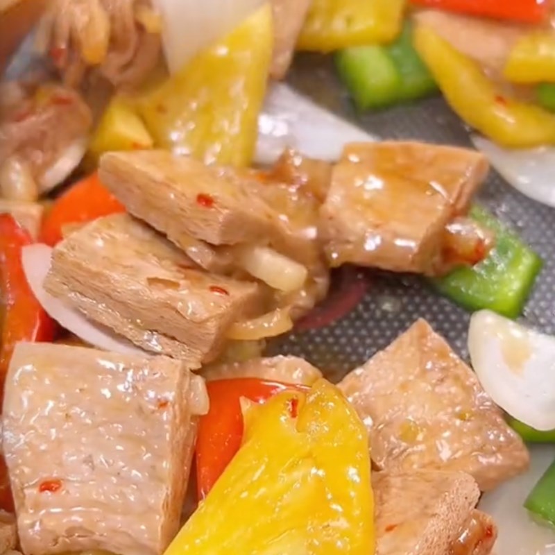 Bước 3 Xào sườn non chay chua ngọt Sườn chay xào chua ngọt với ớt chuông