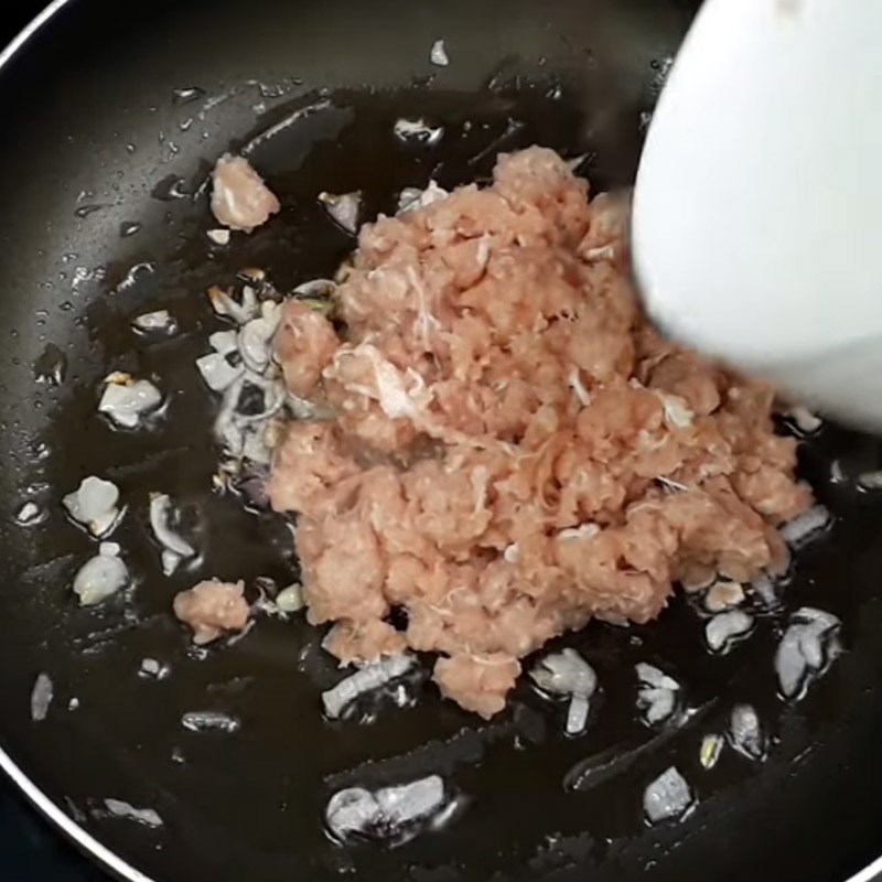 Bước 4 Xào thịt băm Miến trộn chua ngọt