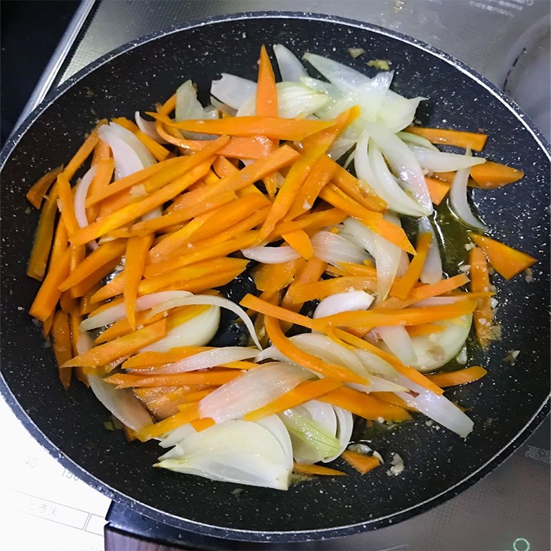 Bước 3 Xào thịt bò cà rốt Thịt bò xào cà rốt
