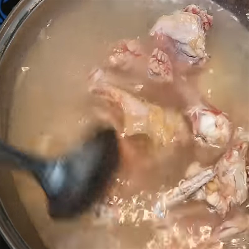 Bước 3 Xào xương gà và nấu nước dùng gà Canh gà khổ qua
