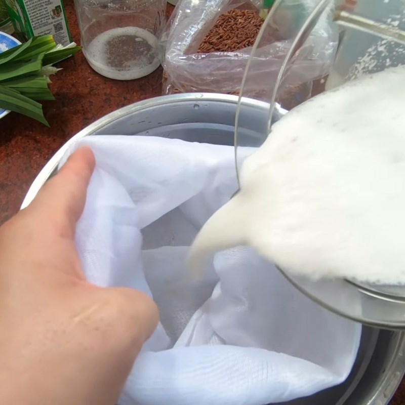 Bước 2 Xay hạt sen và nấu sữa Sữa hạt sen gạo lứt