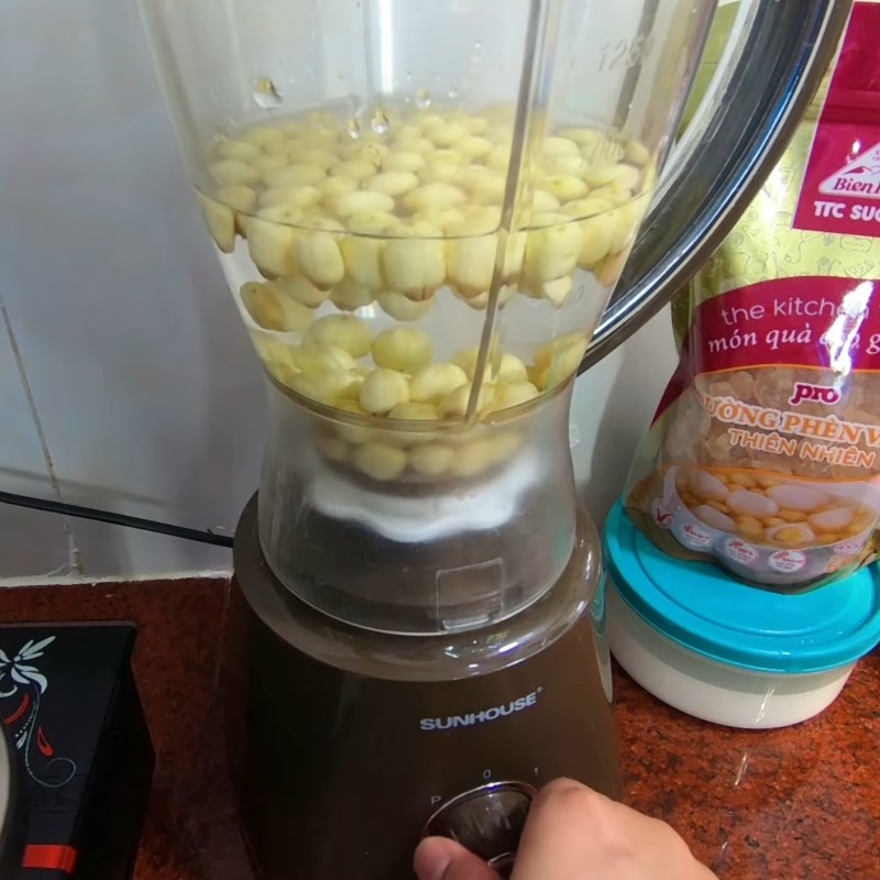 Bước 2 Xay hạt sen và nấu sữa Sữa hạt sen gạo lứt