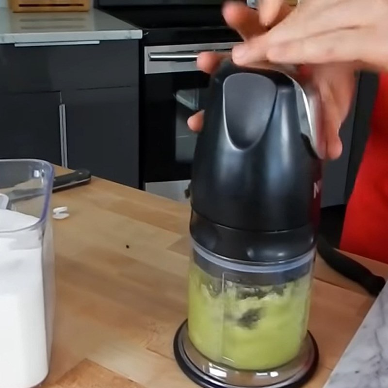 Bước 2 Xay kiwi Kem kiwi với nước trái cây