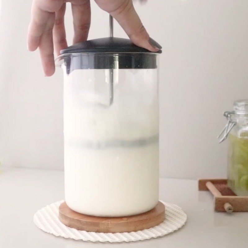 Bước 2 Xay sinh tố Sinh tố nho xanh sữa