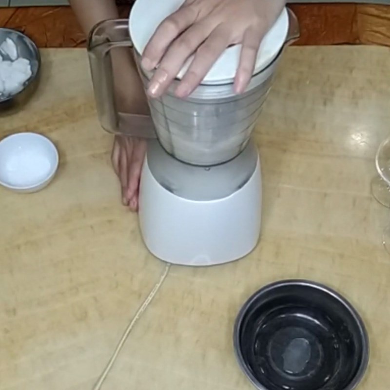 Bước 2 Xay sinh tố Sinh tố dừa sáp