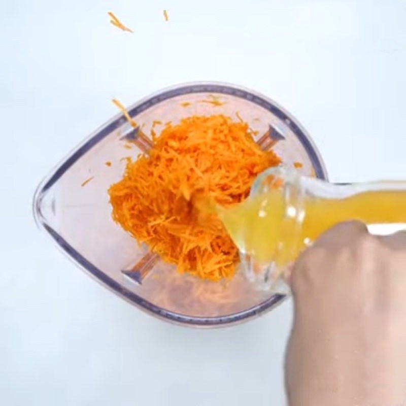 Bước 2 Xay sinh tố Sinh tố cam cà rốt xoài