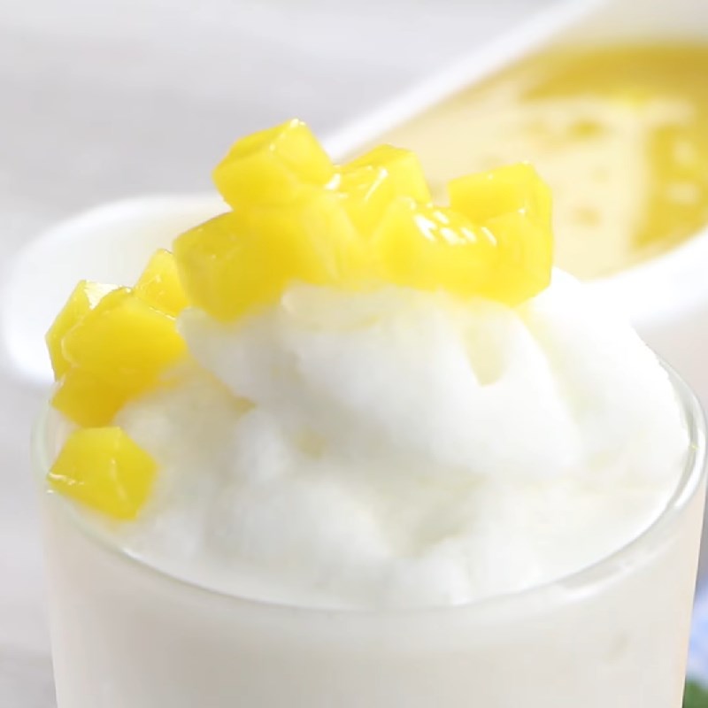 Bước 2 Xay sinh tố dừa cốt xoài chanh dây Sinh tố dừa xay sốt xoài chanh dây