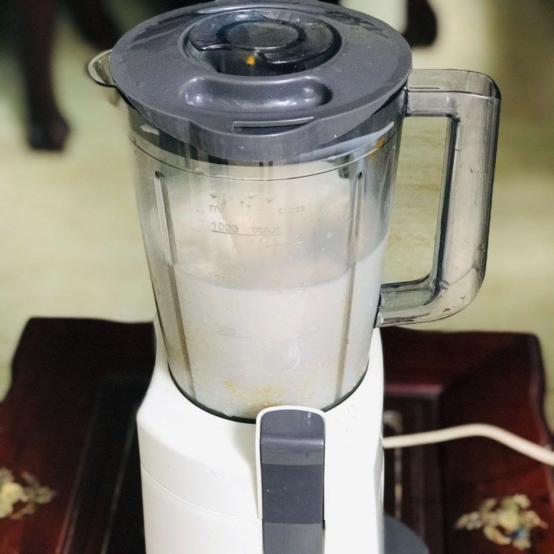 Bước 2 Xay sinh tố dừa với sữa Sinh tố dừa