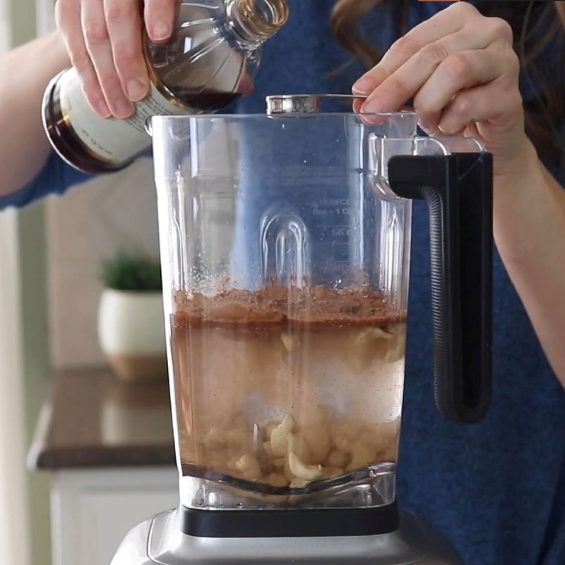 Bước 2 Xay sữa hạt điều cacao Sữa hạt điều cacao