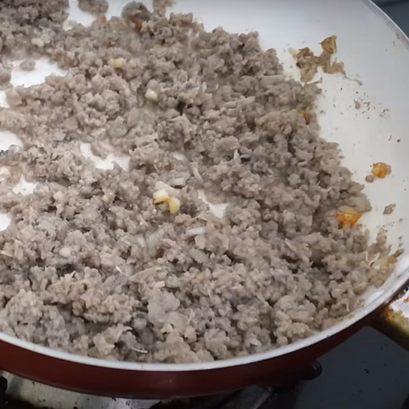 Bước 3 Xay và xào thịt ếch Cháo ếch đậu xanh nấm rơm