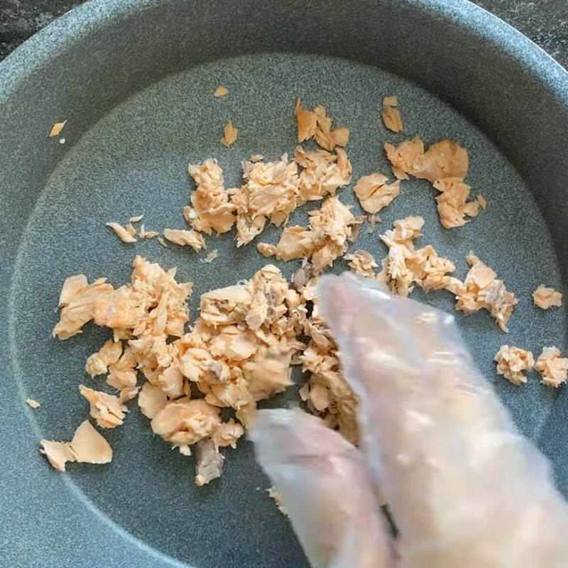 Bước 3 Xé nhỏ cá Ruốc cá hồi truyền thống