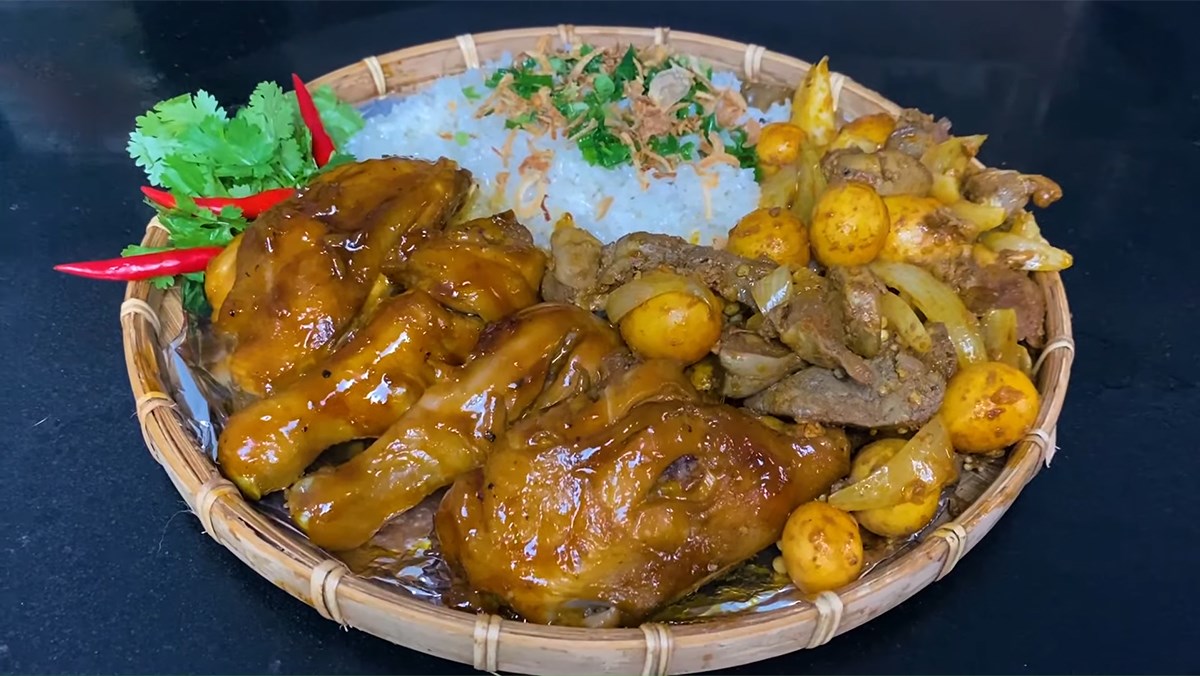 Xôi‌ ‌gà‌ ‌rôti‌ ‌trứng‌ ‌non‌