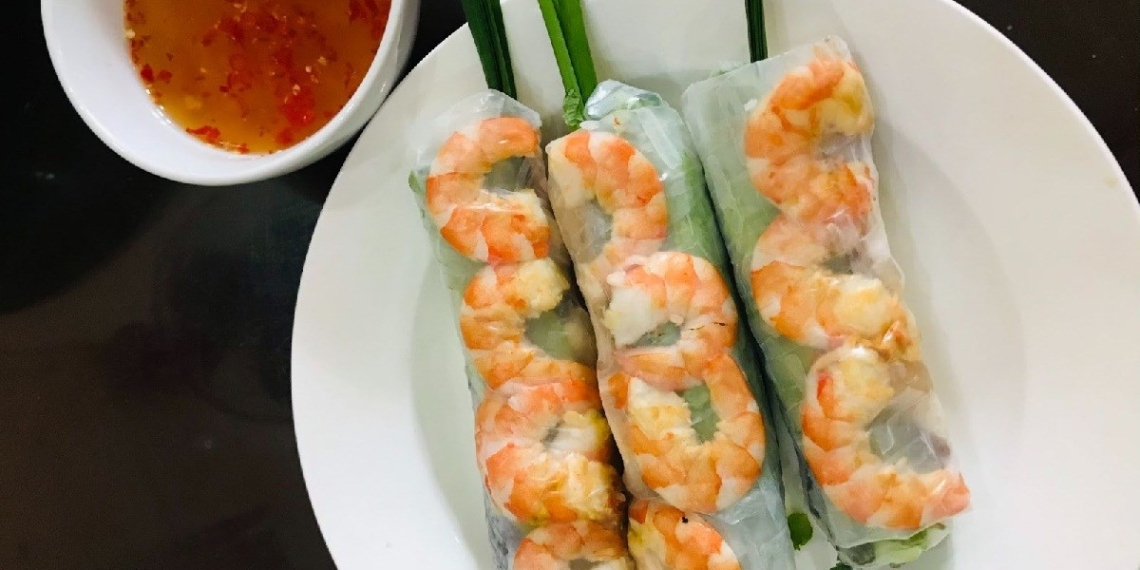 Hướng dẫn làm gỏi cuốn tôm thịt thơm ngon, đơn giản tại nhà 1 z262692910475431f8fbc533ea57bff69e5e86a005e04a1200 1200x676 1