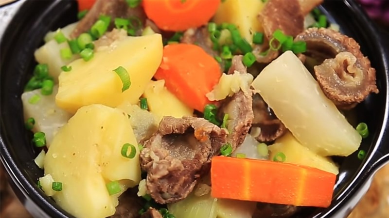 món bò hầm khoai tây cà rốt
