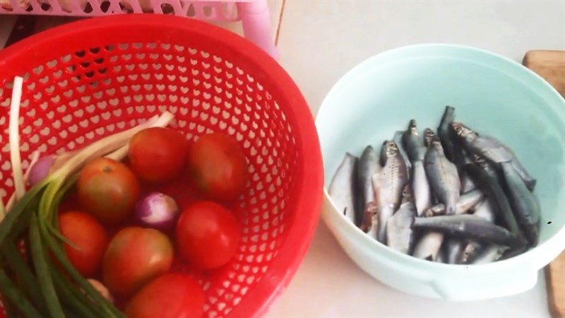 Nguyên liệu món ăn cá linh kho lạt
