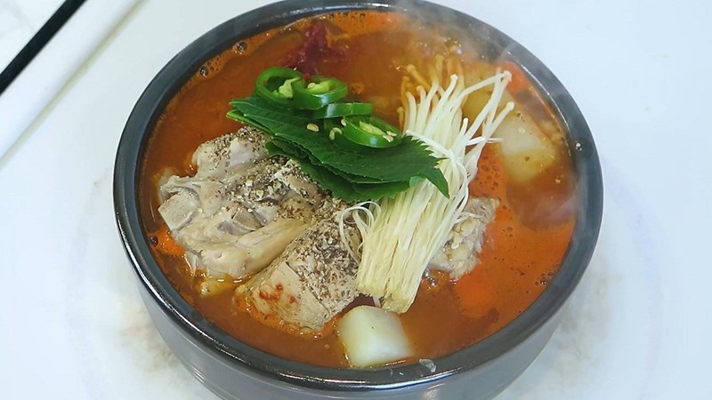 Canh cà rốt khoai tây xương heo
