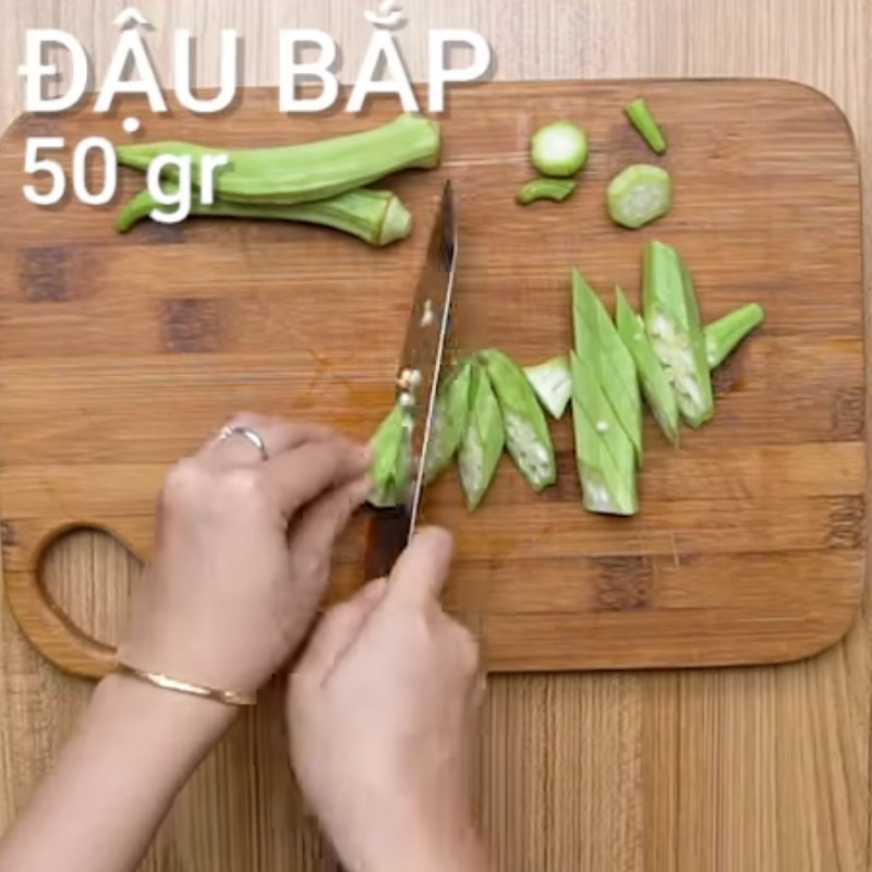 Bước 2 Sơ chế rau ăn kèm Canh chua cá lóc